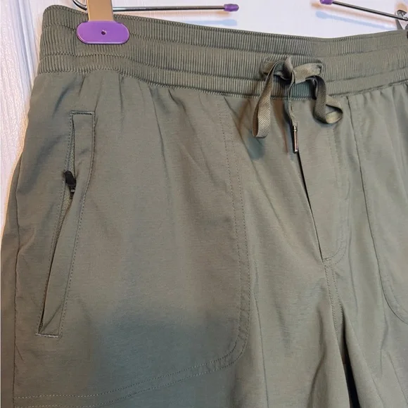 L.L. Bean Khaki Green Shorts-Womens Size Large - Picture 3 of 6